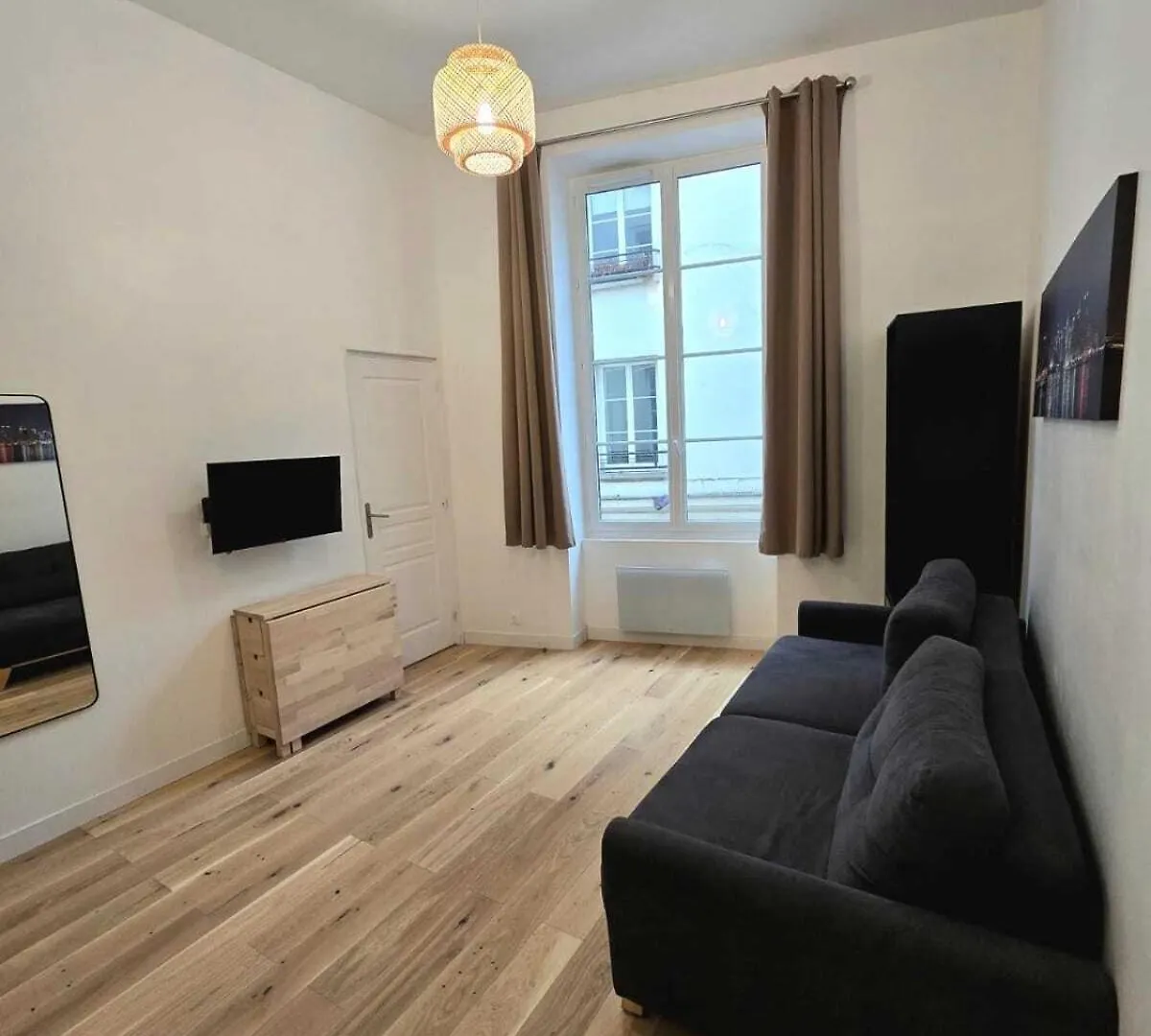Bonne Nouvelle Apartment *